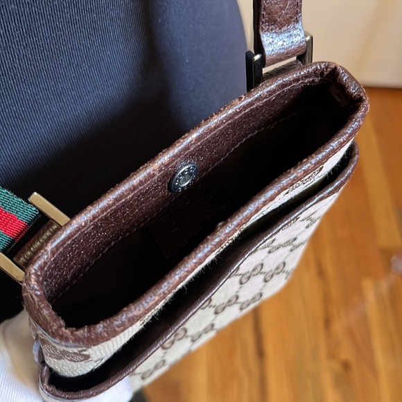 Gucci Crossbody Pouch - Picture 9 of 16
